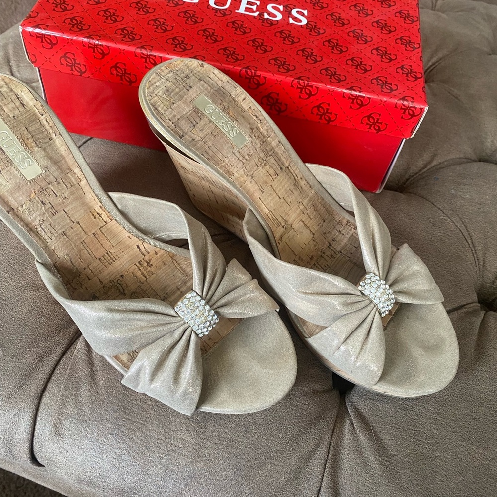 Guess cork wedges great condition! Perfect to go with your summer dresses